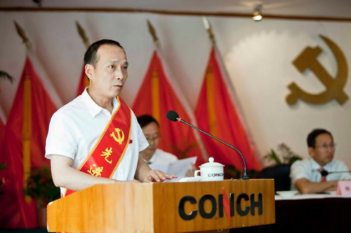 擔(dān)任黨支部書記期間，洪文生結(jié)合部門特點(diǎn)，提出“鐵路抓安全，黨員走在前”口號，讓黨員身邊無違紀(jì)，黨員保班組等具體活動得到落實(shí)。為落實(shí)工廠、部門制定的“兩學(xué)一做”等黨建計(jì)劃任務(wù)，洪文生在定期組織召開支部大會的基礎(chǔ)上，以各運(yùn)行班為單位，利用班中作業(yè)間隙時(shí)間組織班中黨員進(jìn)行小組學(xué)習(xí)交流、義務(wù)勞動等黨員活動，保證了全體黨員的學(xué)習(xí)實(shí)效。