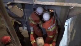 略陽水泥廠發(fā)生意外工人被卡，消防營救視頻曝光！