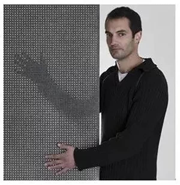 匈牙利建筑師阿倫?洛孔濟發(fā)明的透光水泥 