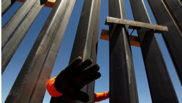 特朗普就邊境問題讓步混凝土改鋼材