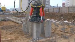 俄羅斯發(fā)明切樁機(jī)，每小時可以切割50根水泥柱