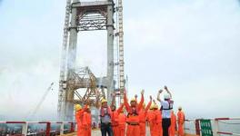 世界震驚！266萬噸水泥倒入大海，要干嘛？