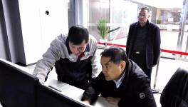 縣長(zhǎng)帶隊(duì)夜查環(huán)保，察看中聯(lián)水泥廠區(qū)監(jiān)控！