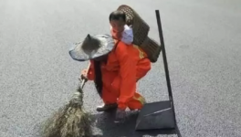 淚奔！底層水泥人曝光！領(lǐng)著800年不變的工資！