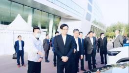 中建材董事長周育先與北汽集團(tuán)董事長姜德義洽談合作事宜！