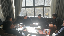 華新水泥廠采石點(diǎn)爆破作業(yè)導(dǎo)致房屋受損！