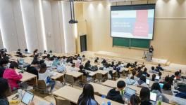 媧石集團(tuán)黨委書記、董事長(zhǎng)魏華山做客國(guó)際經(jīng)濟(jì)與貿(mào)易學(xué)院！