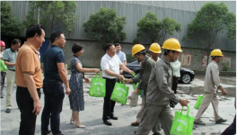 縣長湯明赴花林水泥送職工“清涼禮包”！