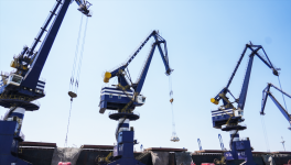 單船6.2萬噸！山東港口最大一單進(jìn)口水泥貿(mào)易業(yè)務(wù)在煙臺港落地